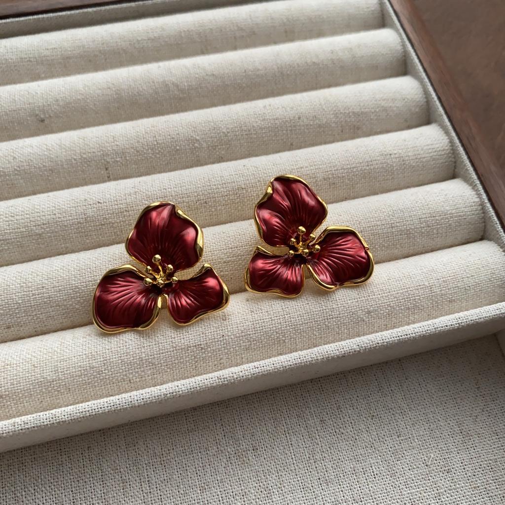 Retro style three-dimensional five-petal flower stud earrings enamel art high-end elegant earrings romantic exquisite earrings