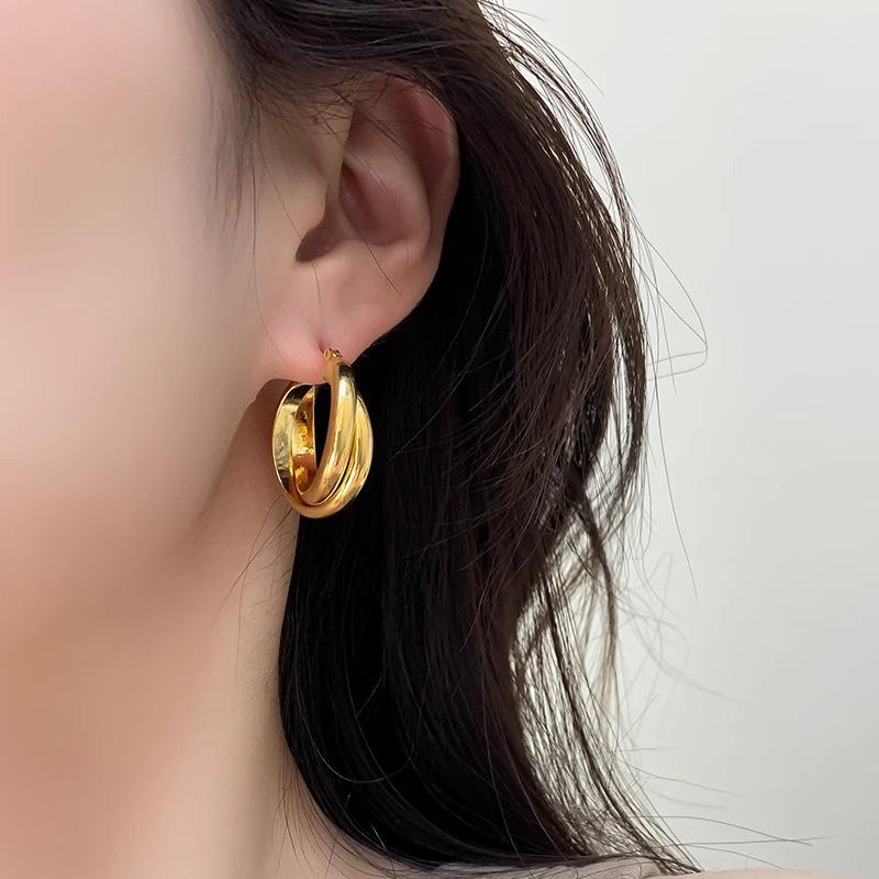 Retro Gold Circle Earrings Light Luxury Glossy Earring for Female Senior Sense Niche Design Versatile Ambience Back To School Accessory