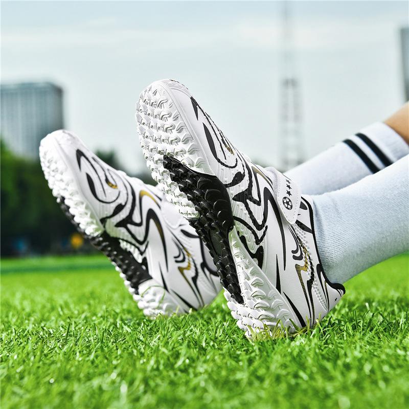 

Football shoes boys children long broken nails primary and secondary school students youth Velcro game training shoes 38