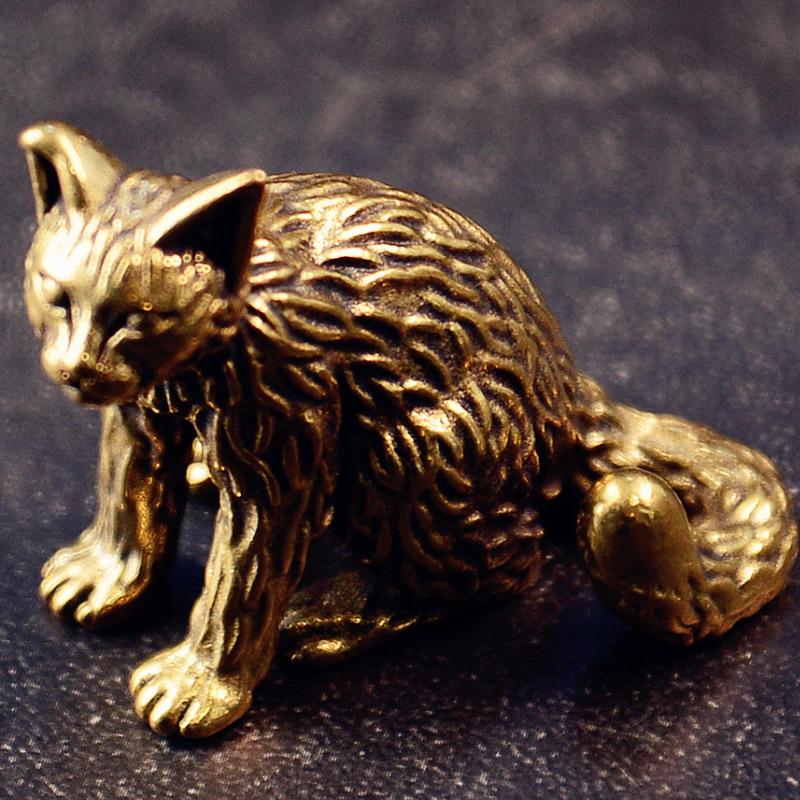 Mini Retro Brass Cat Figurine Antique Style Animal Statue Delicate Desktop Ornament for Study Room Desk Home Decor Souvenir Gift