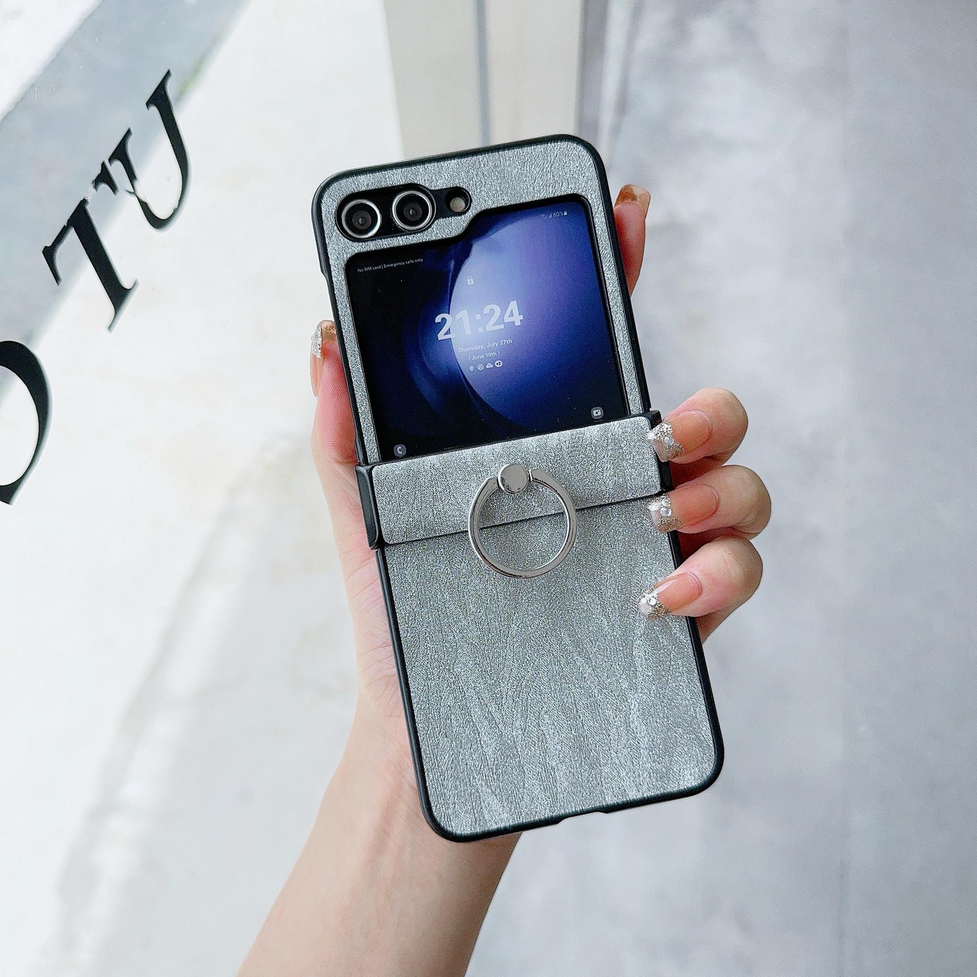 

For Samsung Galaxy Z Flip7 FE 5G/Z Flip6 5G Feather Pattern PU Leather Coated PC Phone Cover with Ring Kickstand Silver