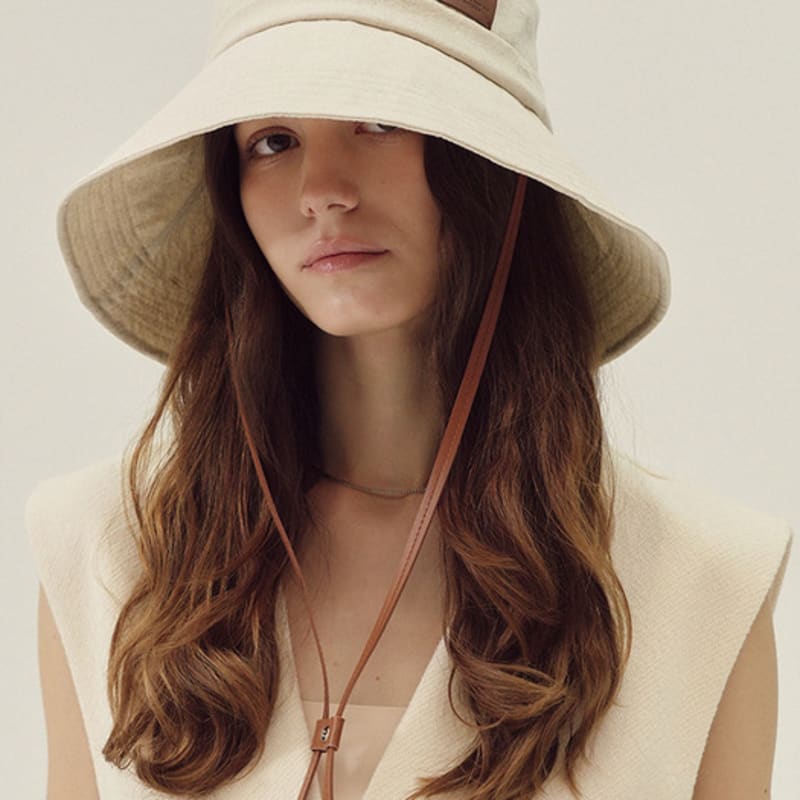 Marchen Objet wide leather strap bucket hat_3color