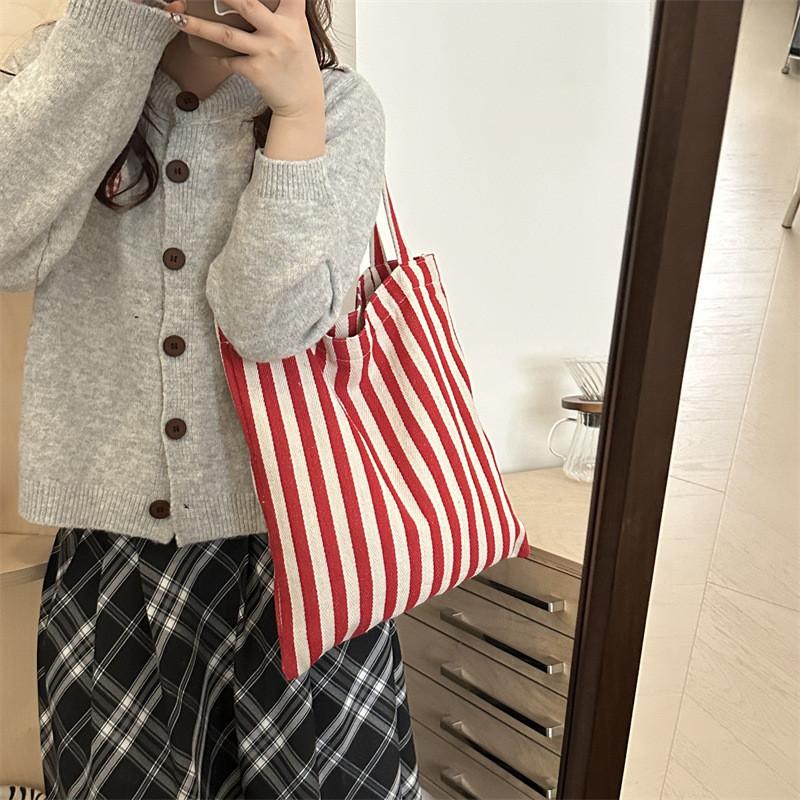 Stylish Korean Tote Bag With Minimalist Design And Spacious Capacity For Daily Use