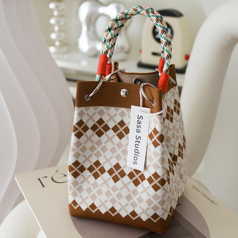 Stilvolle japanisch-koreanische Strickhandtasche: Große Tragetasche & Tragbare Pendel-Quadrat-Tasche