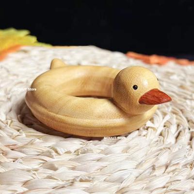 Goldene Sandelholz-Schnitzerei Simulation Kinder Enten Schwimmring Statuette Massivholz Schreibtischdekoration Niedliches Baby Spielzeug Geschenk
