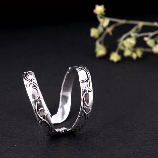 Håndlaget Sølv Artritis Ring – Teksturert Skinne Tommelring, Smykker for Smertelindring