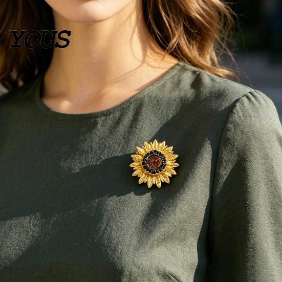 Decorative Sunflower Pin Brooch Pin, Large Design Lapel with Rhinestones Inlaid, Three-Dimensional Strong Buckle Petals Floral Badge, Electroplated