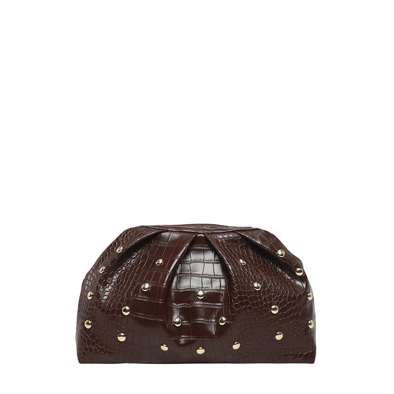 Retro pleated rivet change bag women's new early spring fashion cloud bag trendy commuter clutch bag