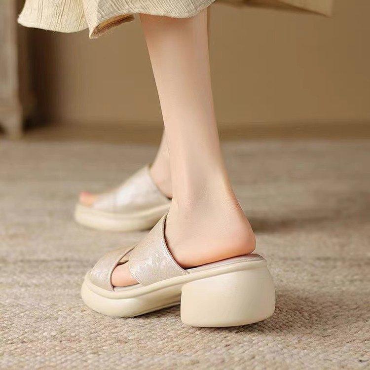 Papuci cu toc înalt cu talpă groasă, moda de vară pentru femei, măresc înălțimea și fac să arăți mai slabă, sandalele versatile sunt la modă și de înaltă calitate