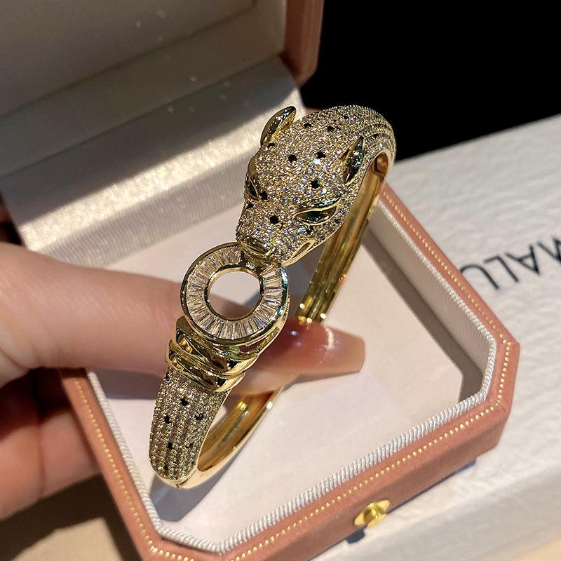 European and American new fashionable classic atmospheric bracelet, classic style of snake bracelet