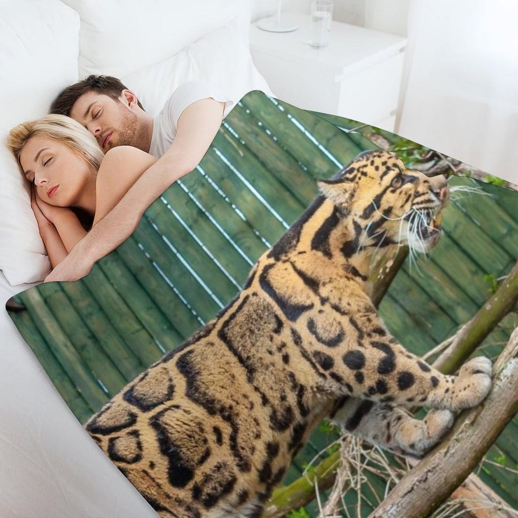 Clouded leopard Throw Blanket Sleeping Bag Blankets For Bed Heavy Multi-Purpose Blankets