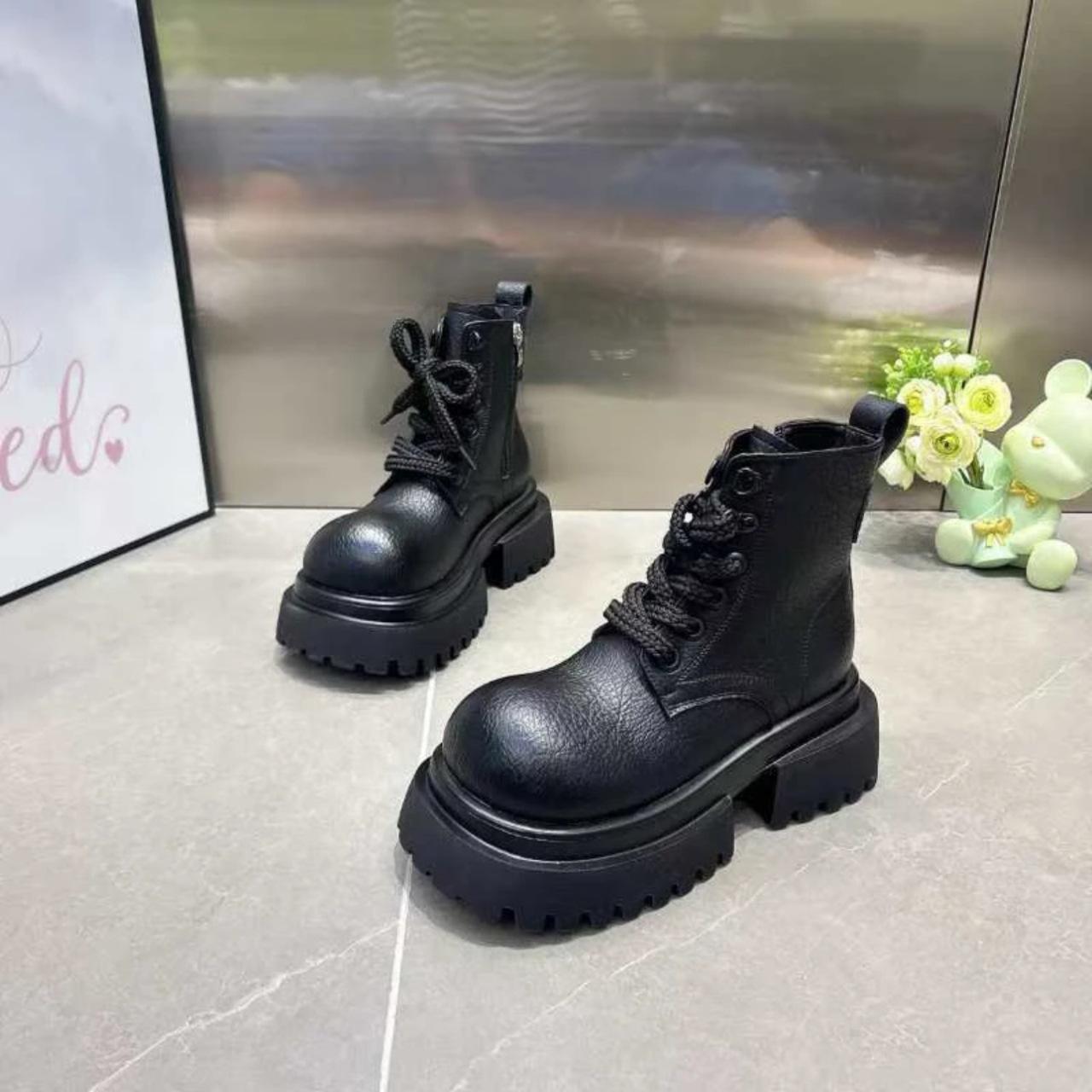 

Ботинки мартин осень новые ботинки с большой головой и инструментальной подошвой маффин локомотив короткие ботинки 39 чёрный