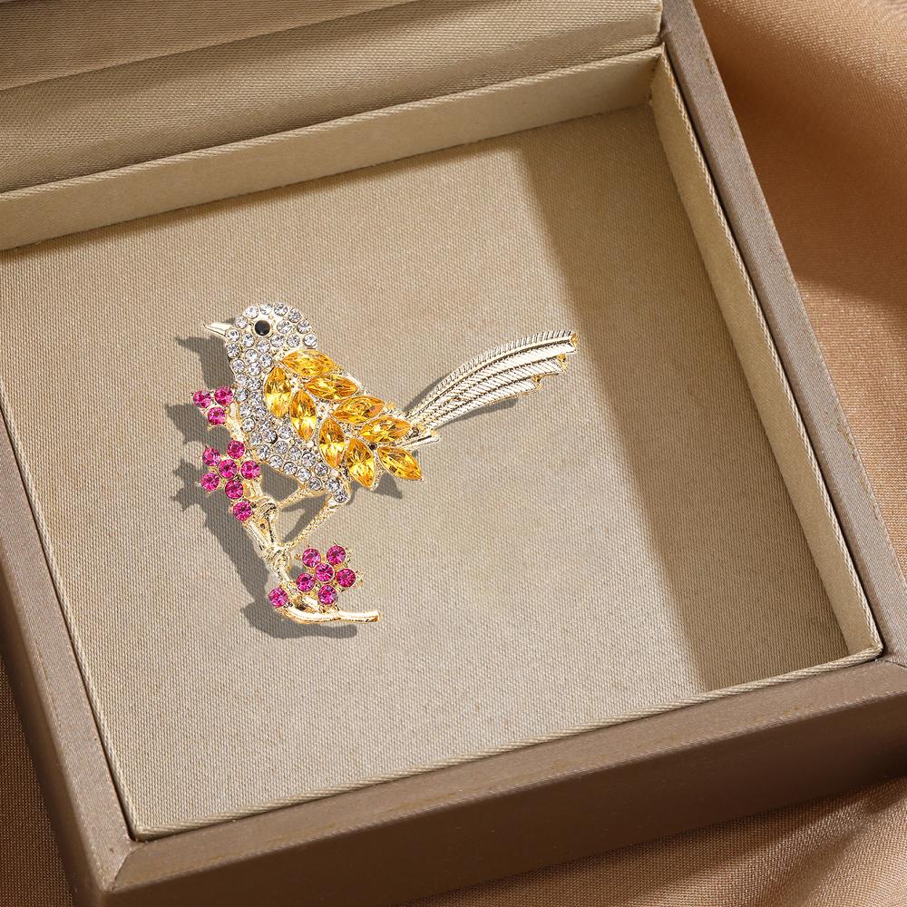 

Bird-shaped Brooch Women s Four-season Universal Metal Animal Corsage Pin Fashion Versatile Clothes Bag Scarf Accessories Brooch рожевий