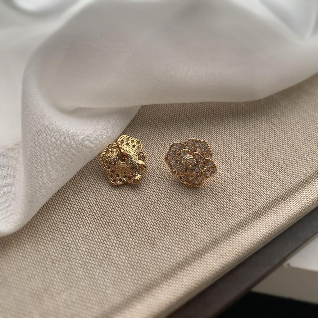 Advanced Sense Super Flash Light Luxury Design Temperament Fashion Silver Needle Earrings Sweet Camellia Exquisite Earrings