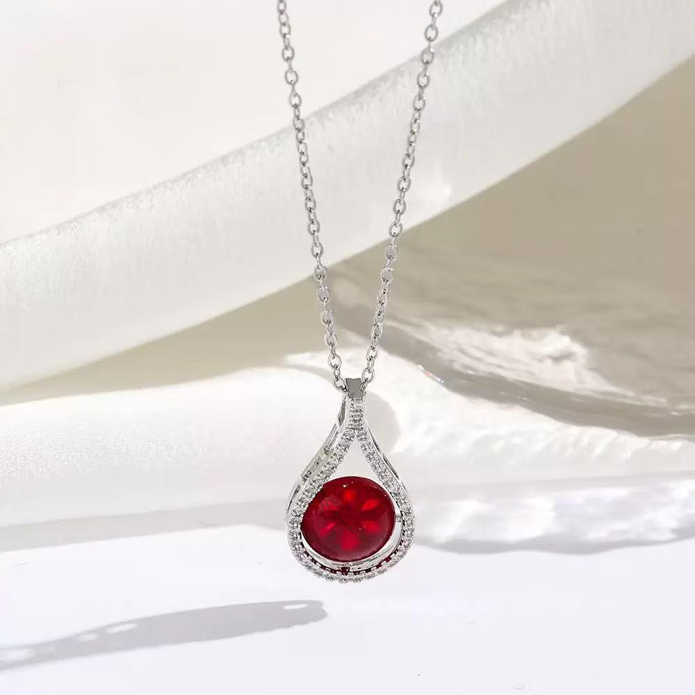 Vintage Titanium Steel Women's Pearl Pendant Necklace - Light Luxury Clavicle Chain