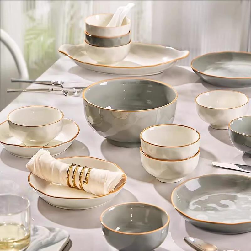 Керамический набор столовой посуды