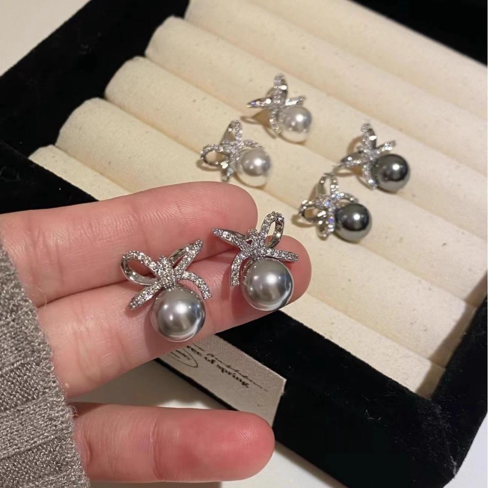 Seiko version earrings, silver needles full of diamonds, bow, Shijia pearl stud earrings, femininity, niche sense, fashionable and high-end earrings.