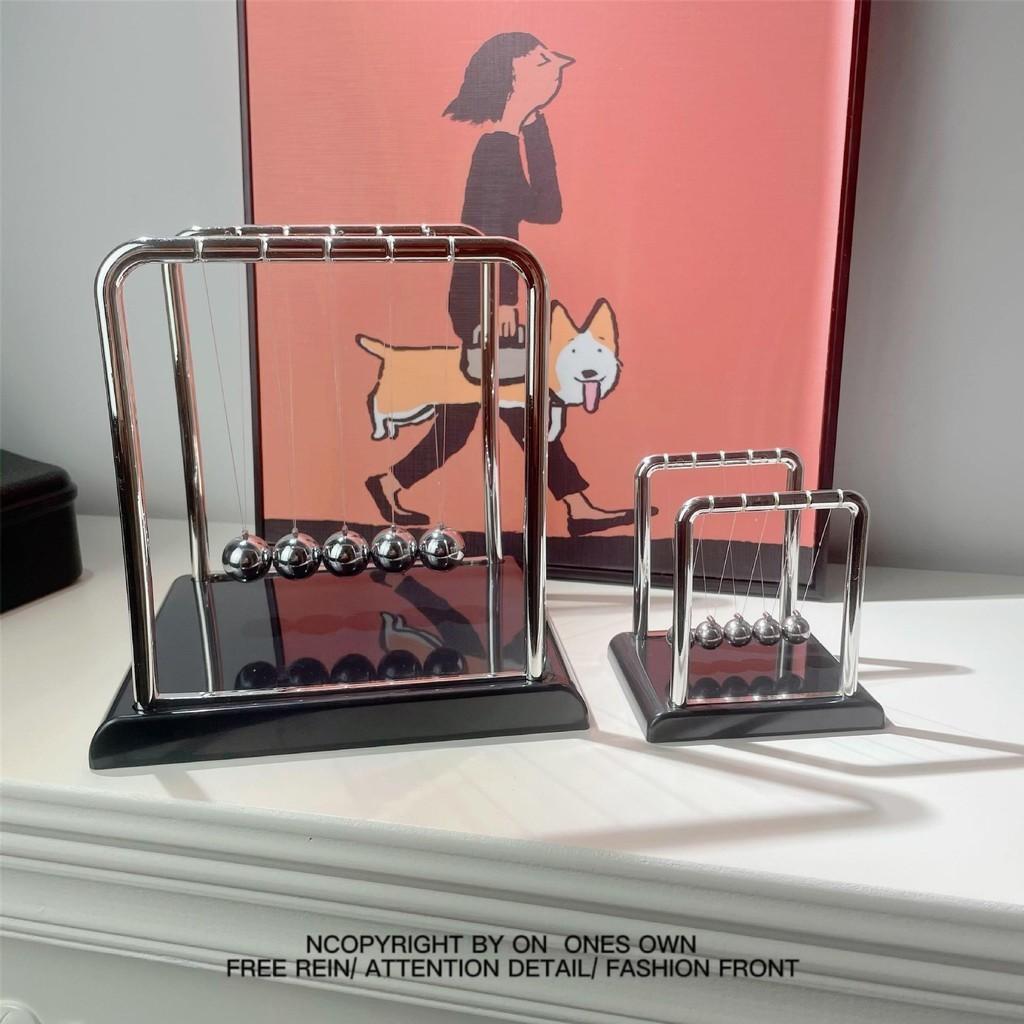 Modern Simple Plastic Newton's Cradle Physics Decor Stress Relief Desk Toy With Black Base