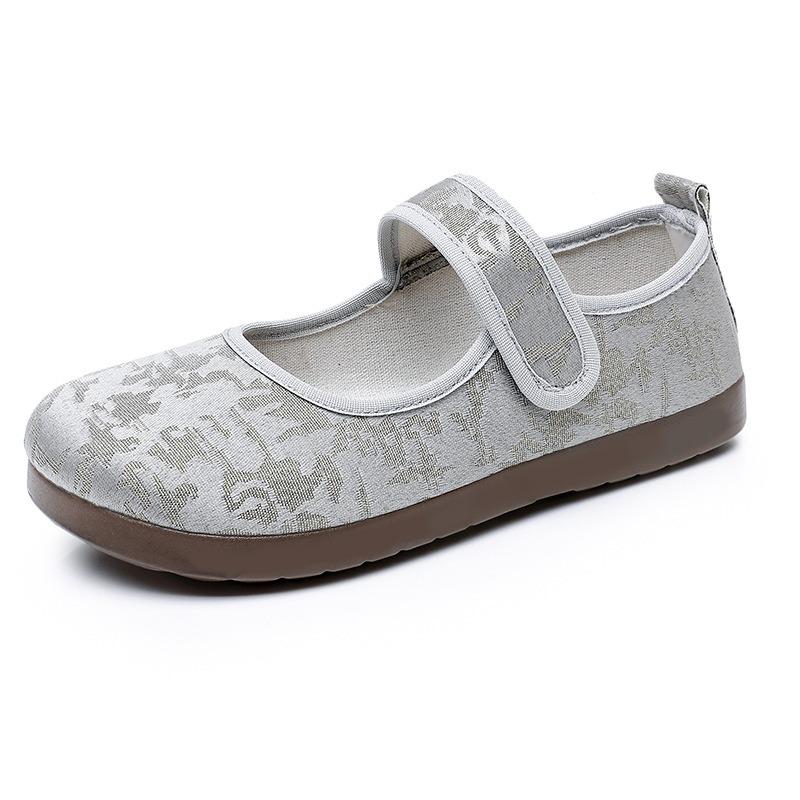 Spring and summer new fashion casual retro embroidered lazy shoes mother shoes breathable non-slip wear-resistant single shoes women