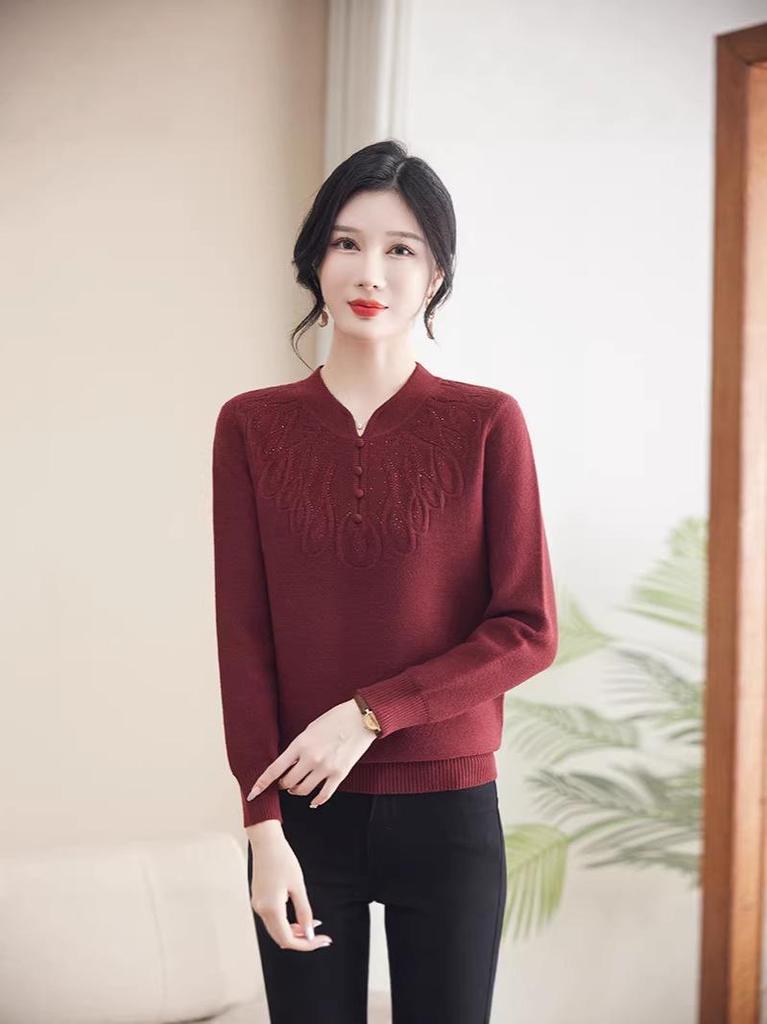 Autumn 2026 Women's Chinese-Style Knitwear: Fashionable Mother's Top and Sweater Set
