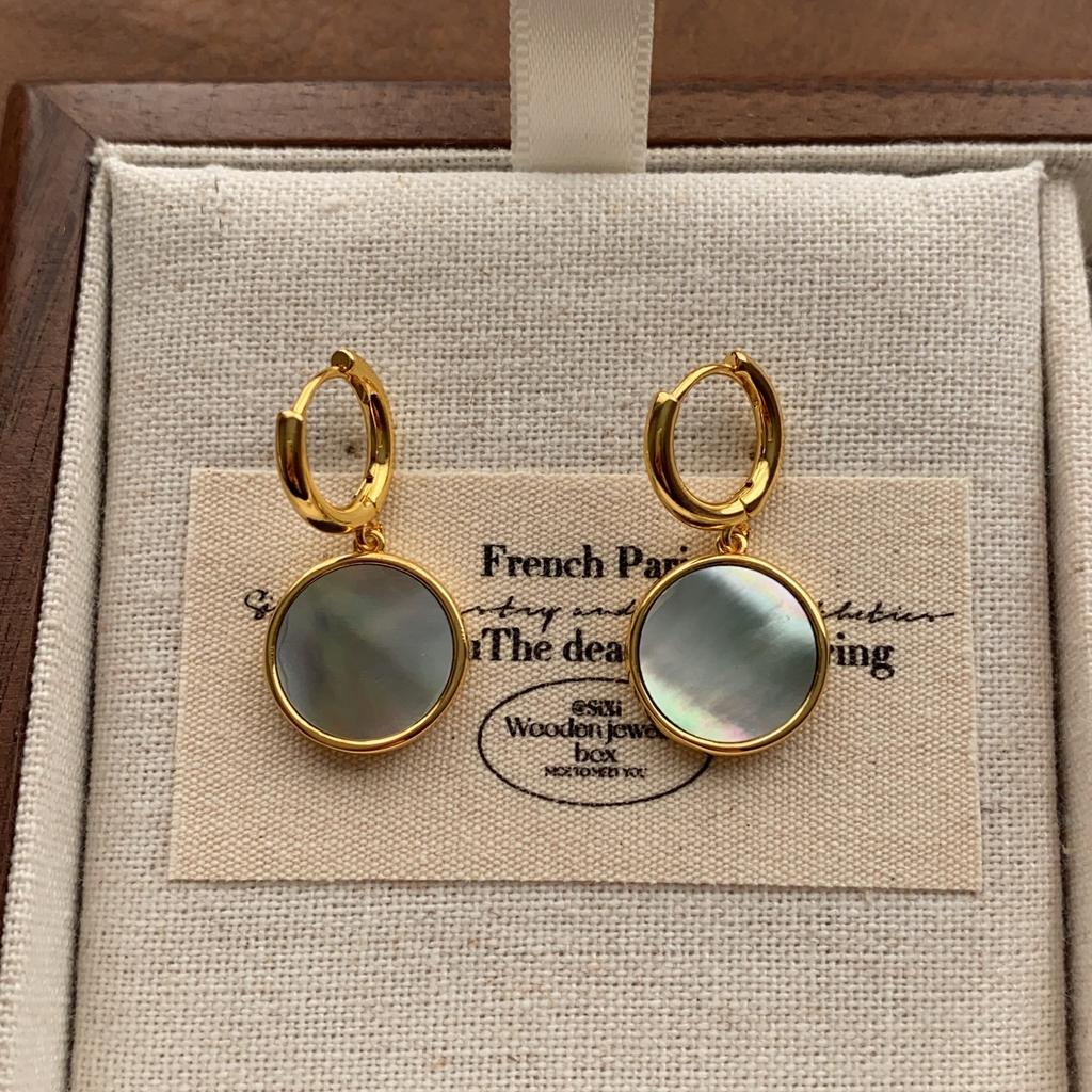 Minimalist round fritillary ear buckles Warm and shiny fresh earrings Elegant and exquisite premium earrings