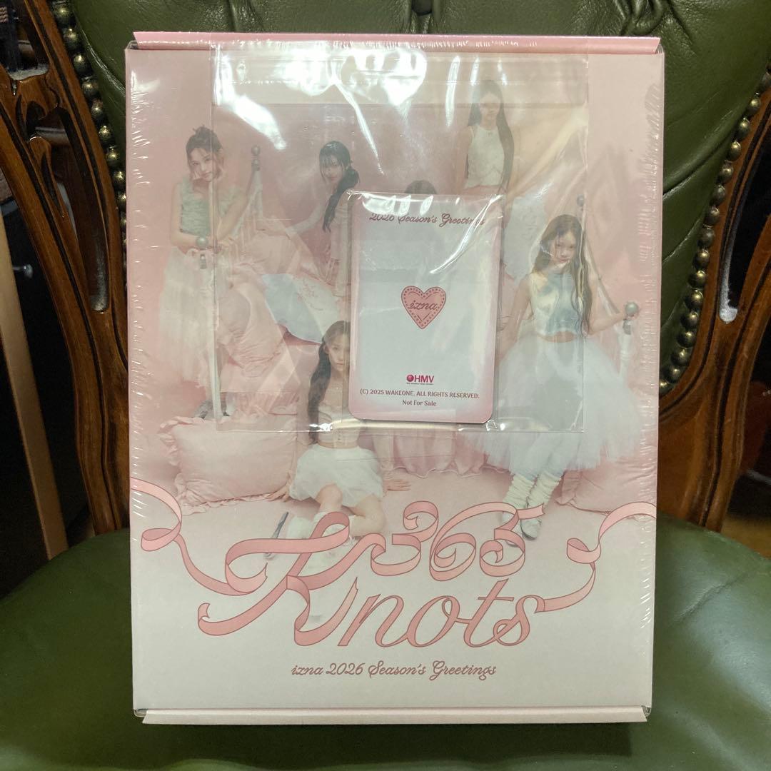 

[USED] izna 2026 Season s Greetings - Includes all 6 bonus trading cards.