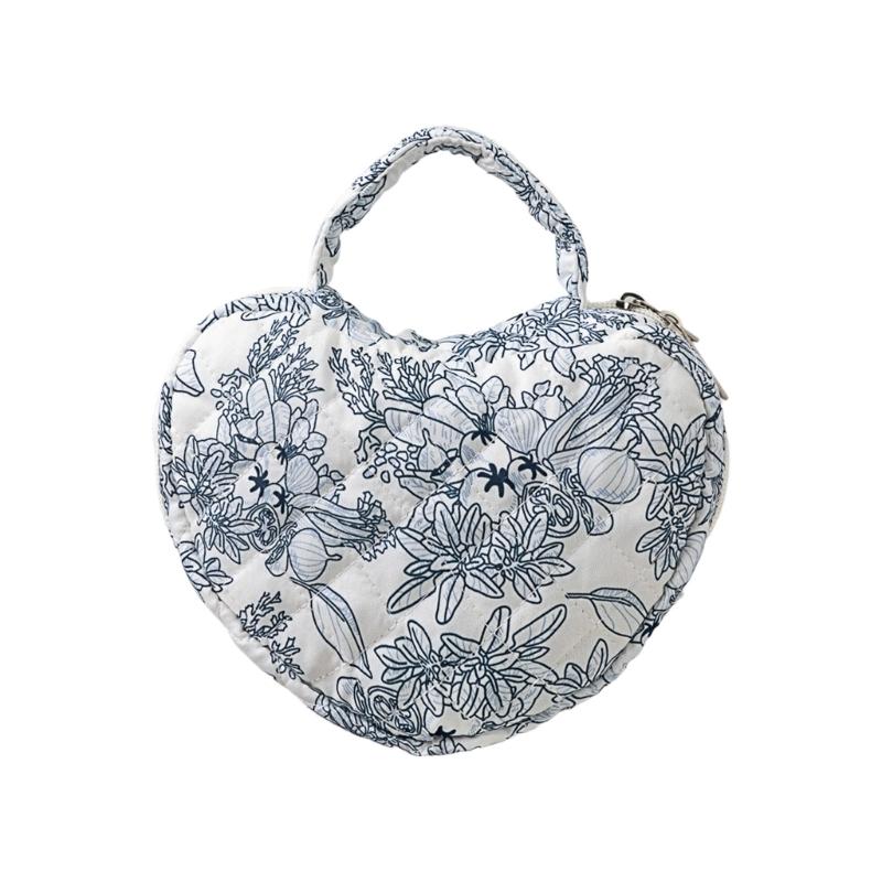 Fashionable Florals Print Heart Cosmetic Case Quilted Construction Spacious Toiletry Bag for Women Girls Travel