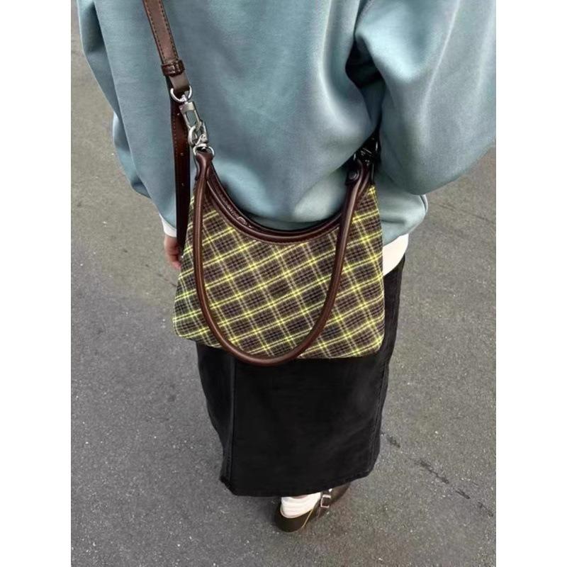 New Retro Plaid Underarm Shoulder Bag Niche Design High-end Texture Commuter Bag Fashionable Versatile Messenger Bag for You