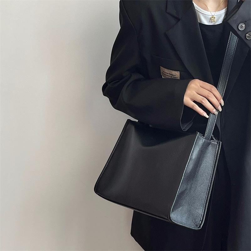 Wide shoulder strap crossbody bag women's 2025 new high-end texture simple soft leather messenger bag commuter versatile shoulder bag