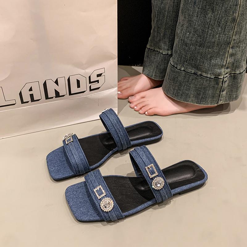 Women Large Size Fashionable Sandals and Slippers New Summer Style Flat Bottomed Metal Strappy Sandals for Women Zapatos Mujer