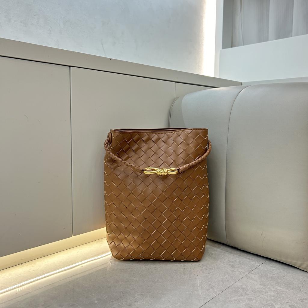 Cross-border handmade cowhide woven bag large-capacity messenger bag niche bucket bag portable women's bag single shoulder messenger bag