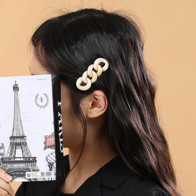 Marbling Chain Bangs Hair Clip (Ivory)