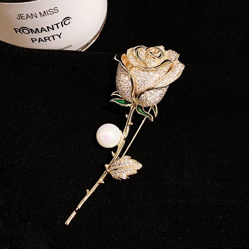 New Hot-selling Alloy Fashion Full Diamond Pearl Rose Brooch High-end Niche Brooch Pin Suit Versatile Accessories