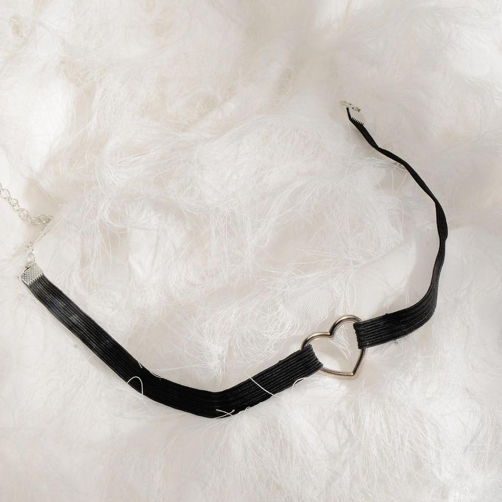 Cross-border Jewelry: Sexy Hollow Heart Geometric Necklace - Simple, Elastic, and Sweet Design for Women
