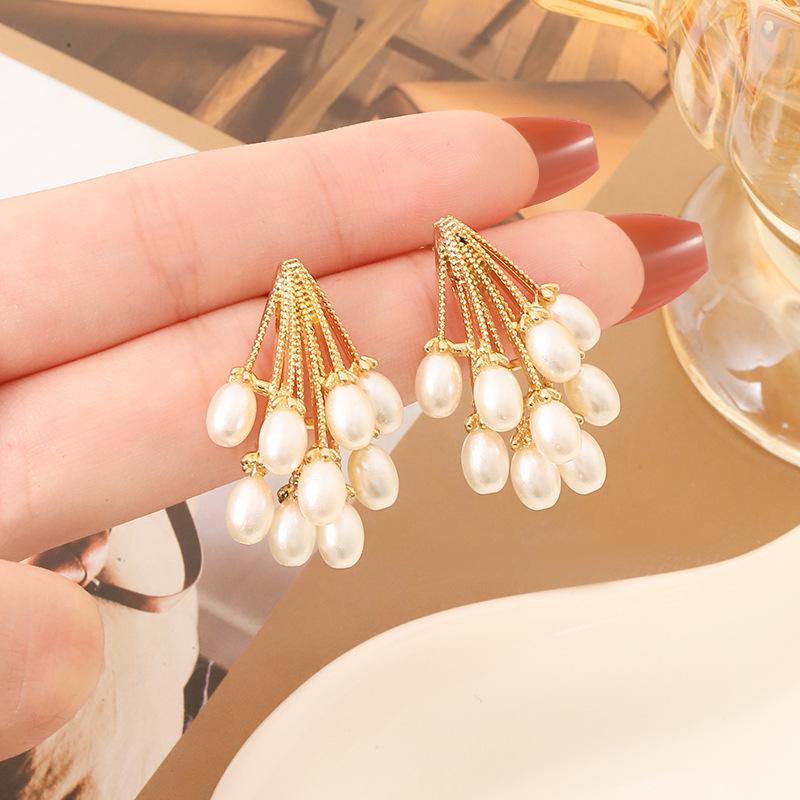 Retro Baroque Silver Needle Irregular Pearl Earrings