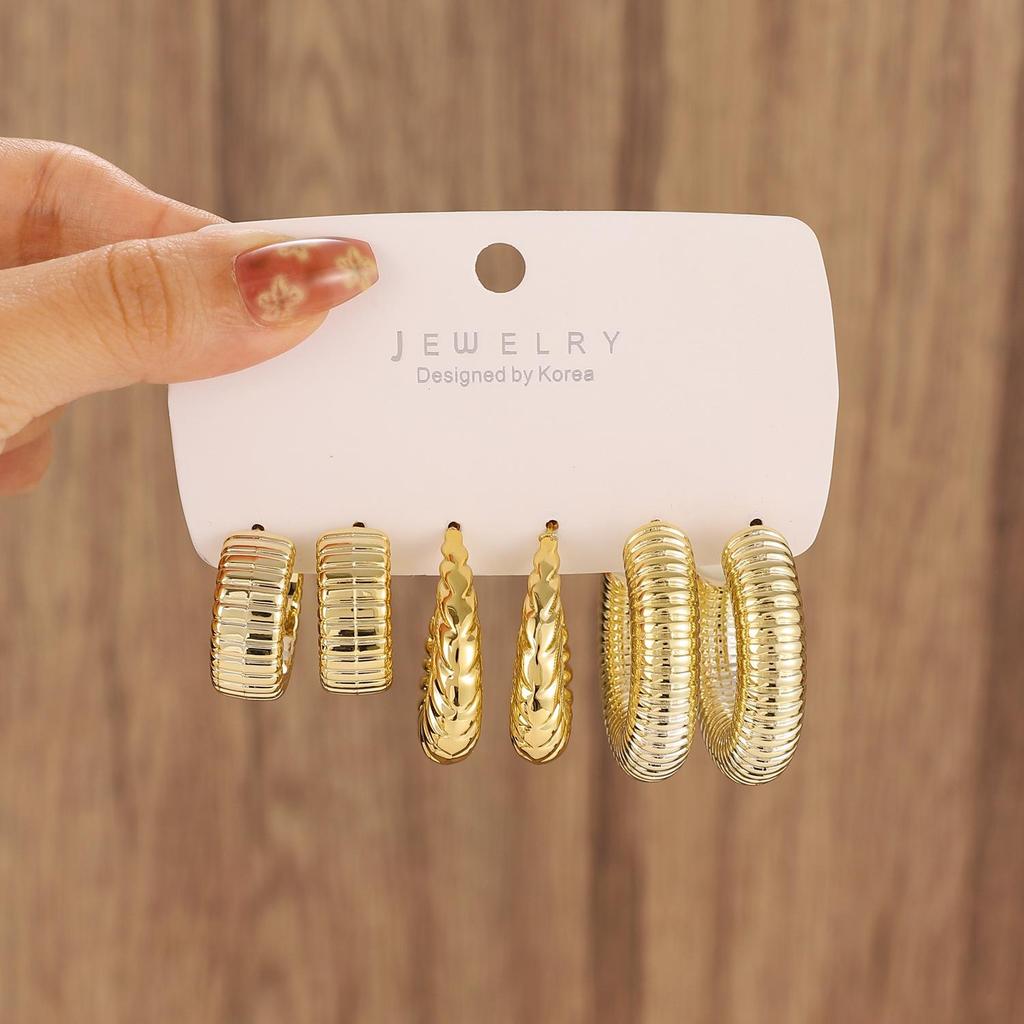 Elegant Geometric Gold Circle Earrings Set - Bold, Creative Design