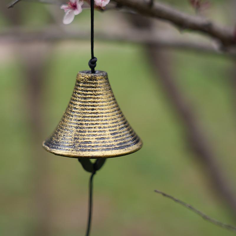 Asian Style Cast Iron Wind Chime: Retro Outdoor Balcony or Camping Ornament Bell