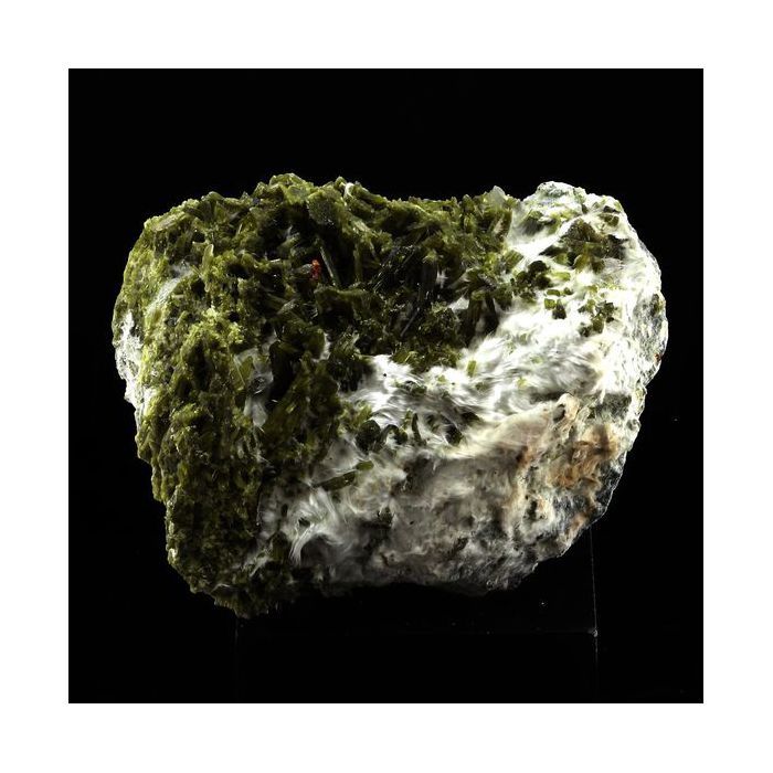 Pierres et Minéraux. Epidote, Byssolite. 279.0 ct. Envers de Chamrousse, Belledonne, Isère, France..