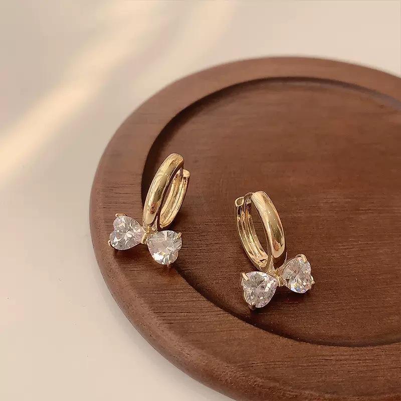 Chic Bow Zircon Stud Earrings for Women - Elegant, Versatile, and Trendy Design золотой