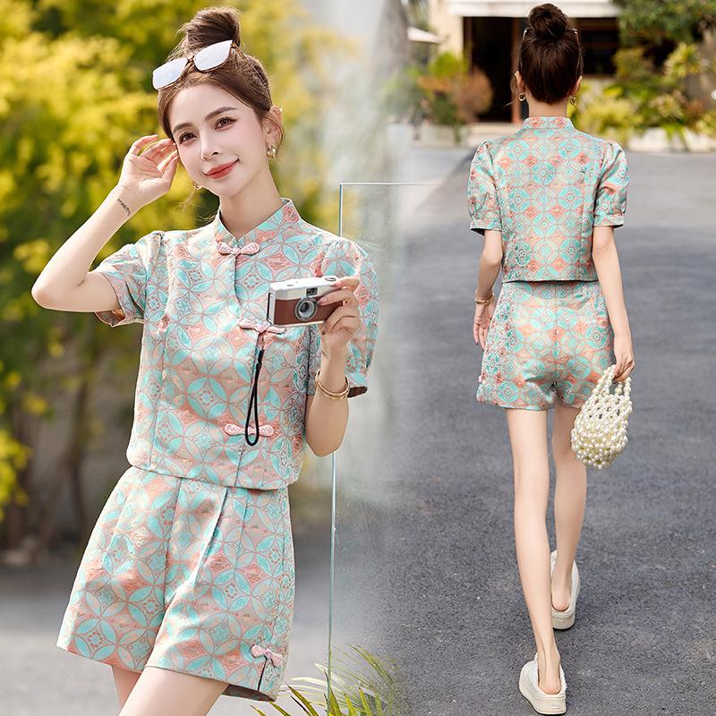 

Женский модный жаккардовый костюм-двойка на лето 2025: куртка и шорты M (50-55 kg) светло-зеленый