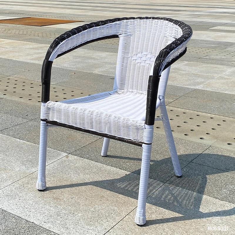 Senioren-Gartenmöbel-Set Rattan Balkonstuhl: Einzelsessel mit Rückenlehne und Hocker für den Außenbereich