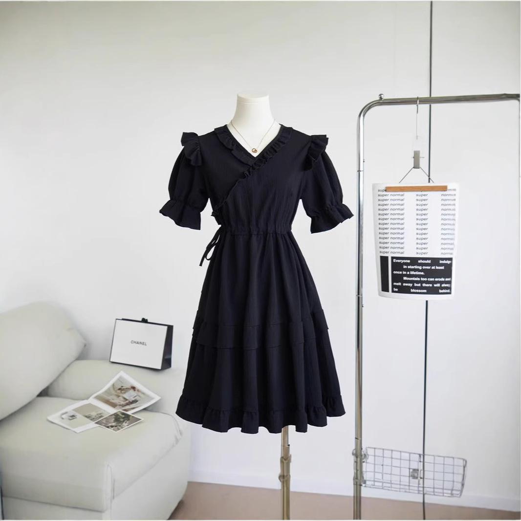 

Приталенное маленькое черное платье в стиле Хепберн с V-образным вырезом для женщин - Летняя коллекция 2024 L чёрный