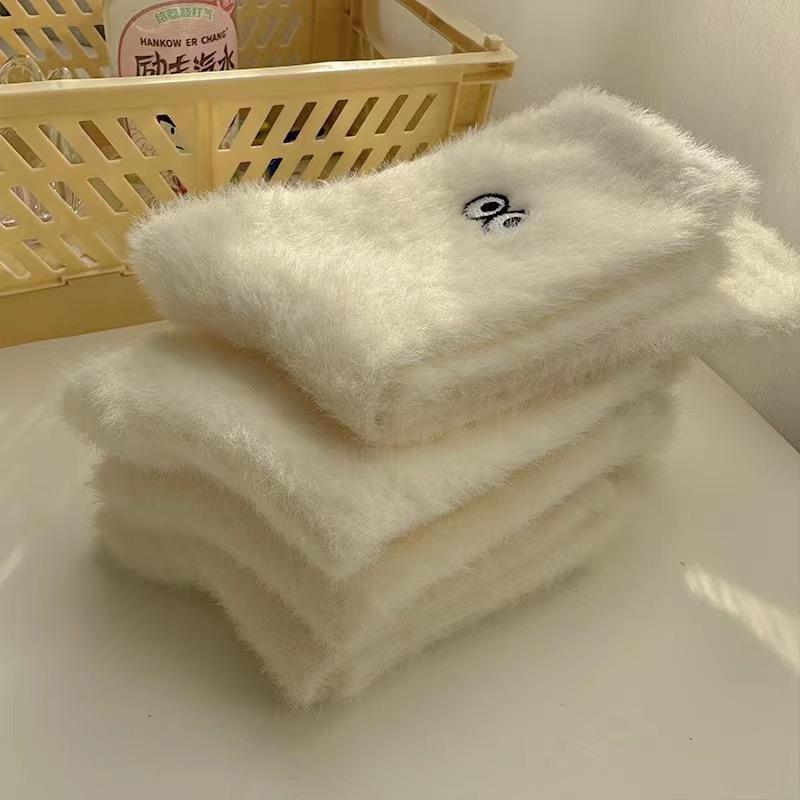 Kvinners vintermink fløyel lange gulvsokker Tykke plysj bomullssokker Fashion Expression Pack Søte mellomrørsokker damesokker