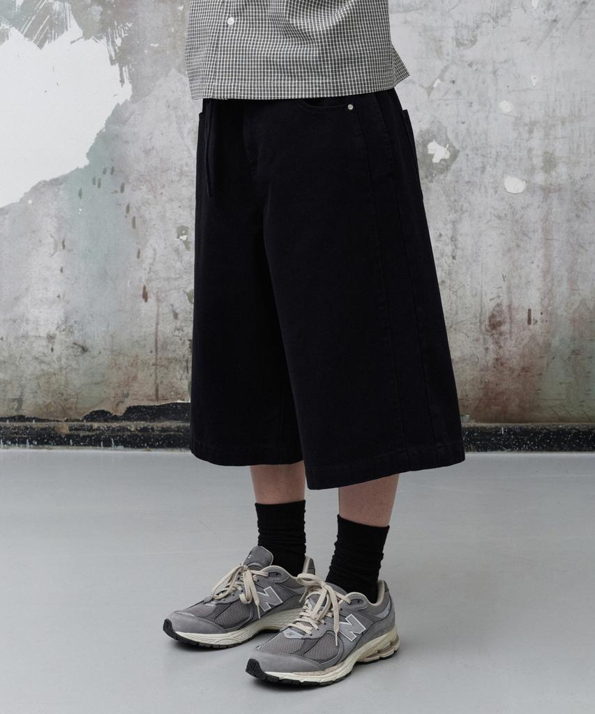 AGOD Belted Incision Cotton Bermuda Pants [Black]