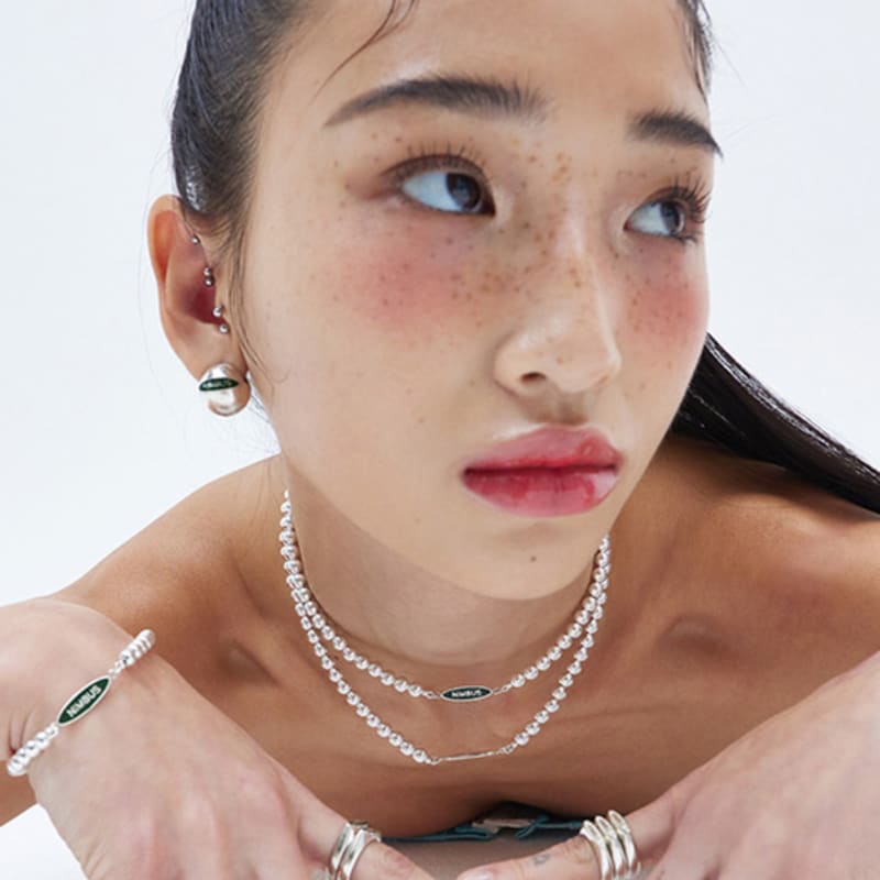 

NIMBUS GREEN TAG SILVER BALL NECKLACE 38CM