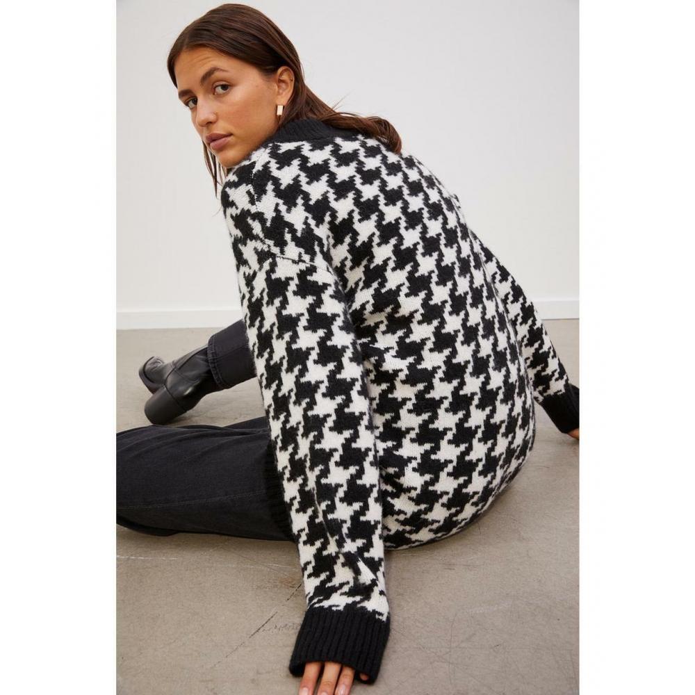 

H&M жаккардовое трикотажное платье черное с узором «гусиные лапки» 1096762001