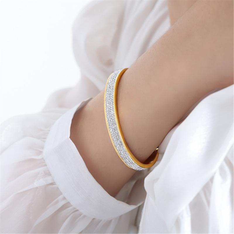 Royal Style Steel Bracelet Featuring Geometric Circle And Sparkling Mud Diamonds Spring Clasp Bangle