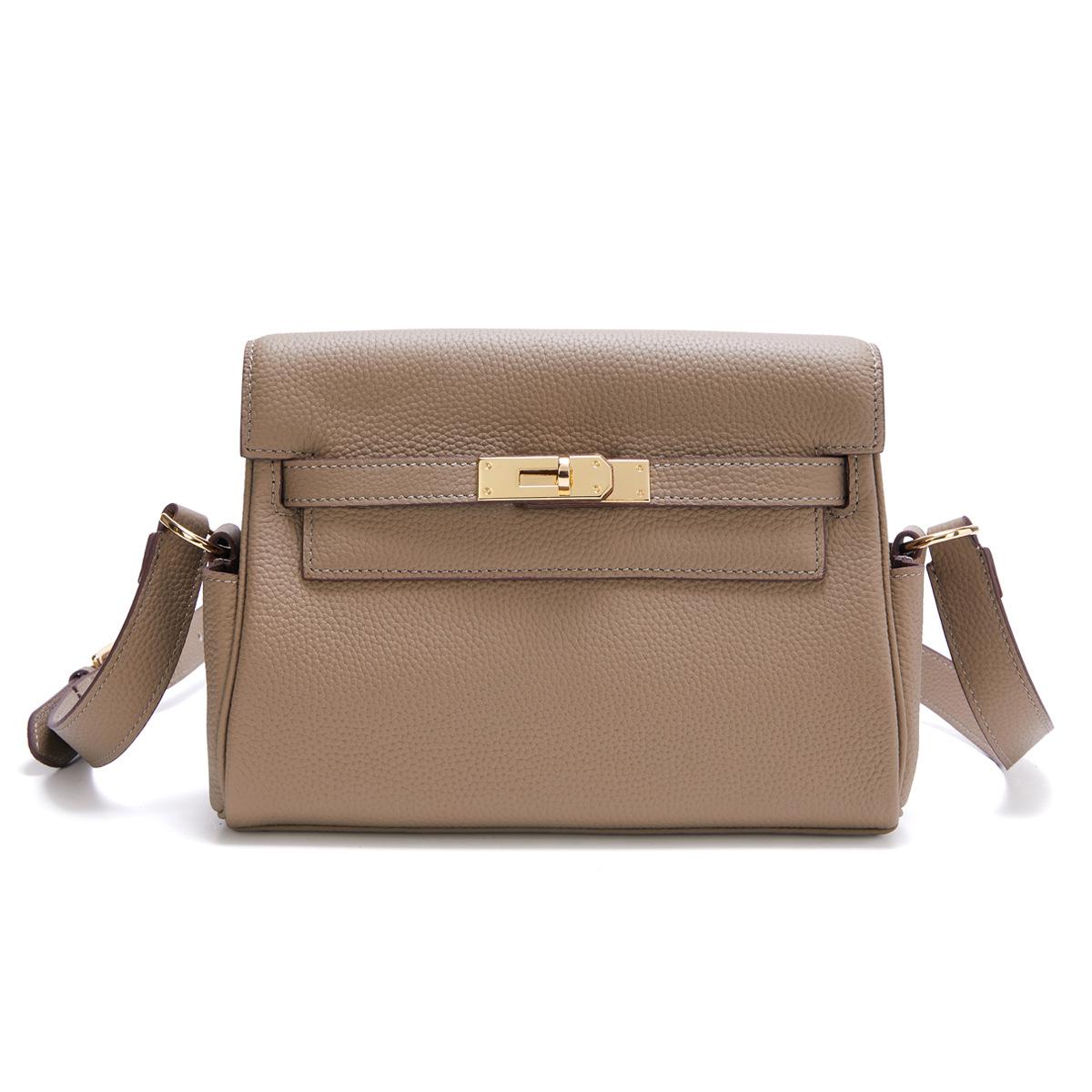DC-HOME-4 2026 Nieuwe Togo Toplaag Koeienhuid Tas Stijlvol En Sfeervol Echt Leer Postbode Tas Grote Capaciteit Enkele Schouder Diagonale Crossbody Tas 25x10x20cm
