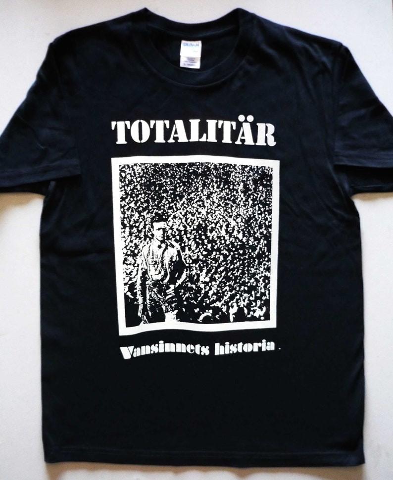 

TOTALITAR Vansinnets Historia T-shirt, Unisex Tee 3XL