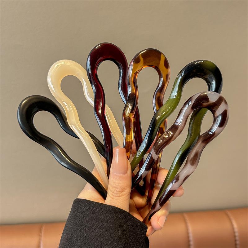 Elegant U-shaped Acrylic Hairpin for Women's Bun - New Chinese Style